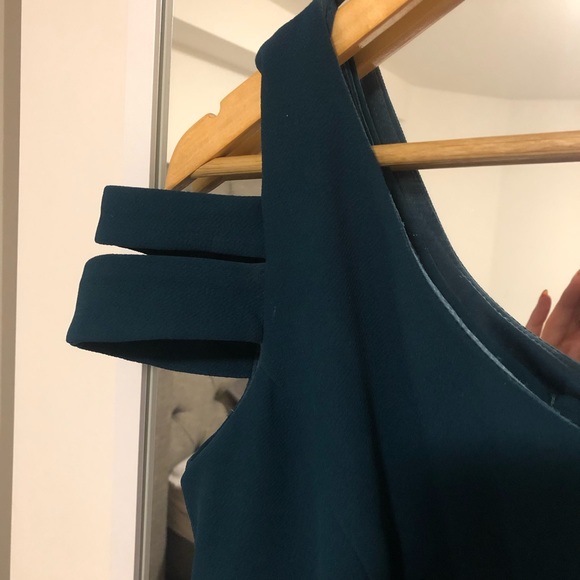 Emerald Green Crepe Gown - Picture 7 of 9